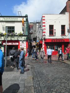 Heading towards Merchant's Arch